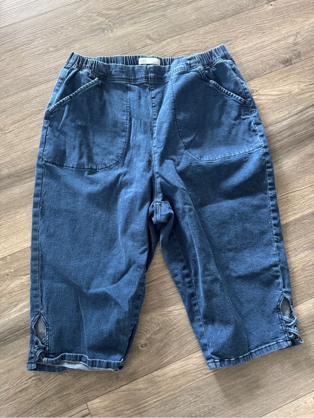 Croft & Barrow Plus Size 1X Denim Capris Lattice Hem Blue